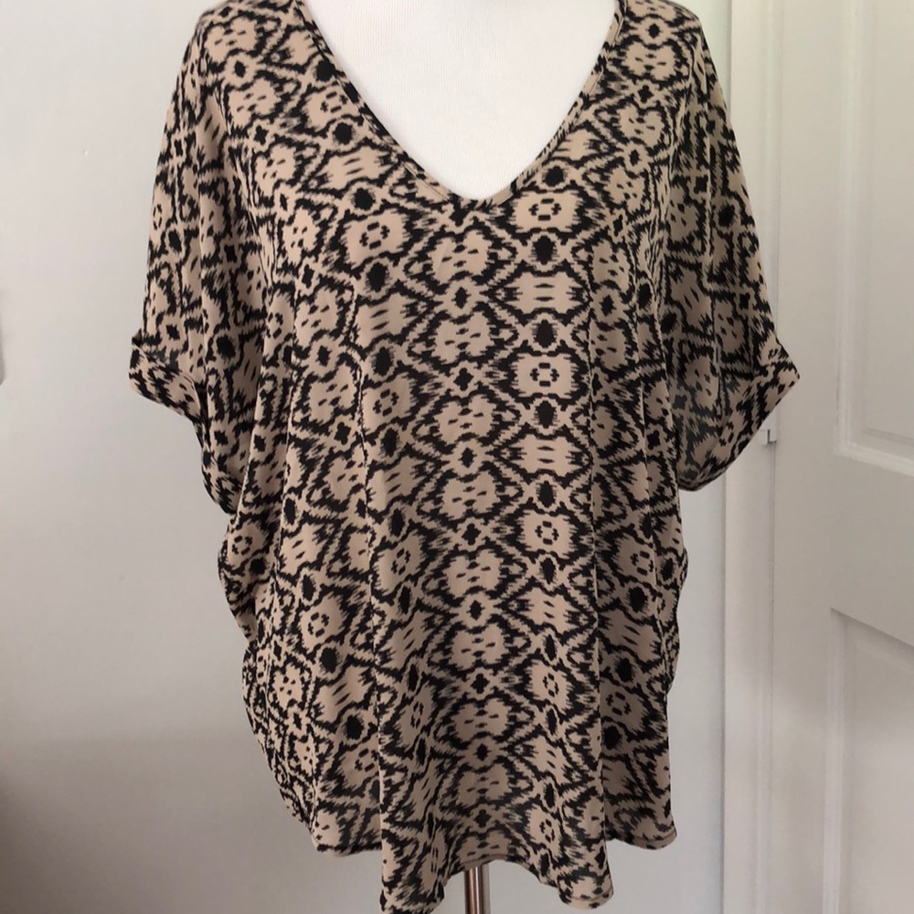 COPY - LUSH Vneck Short sleeves blouse